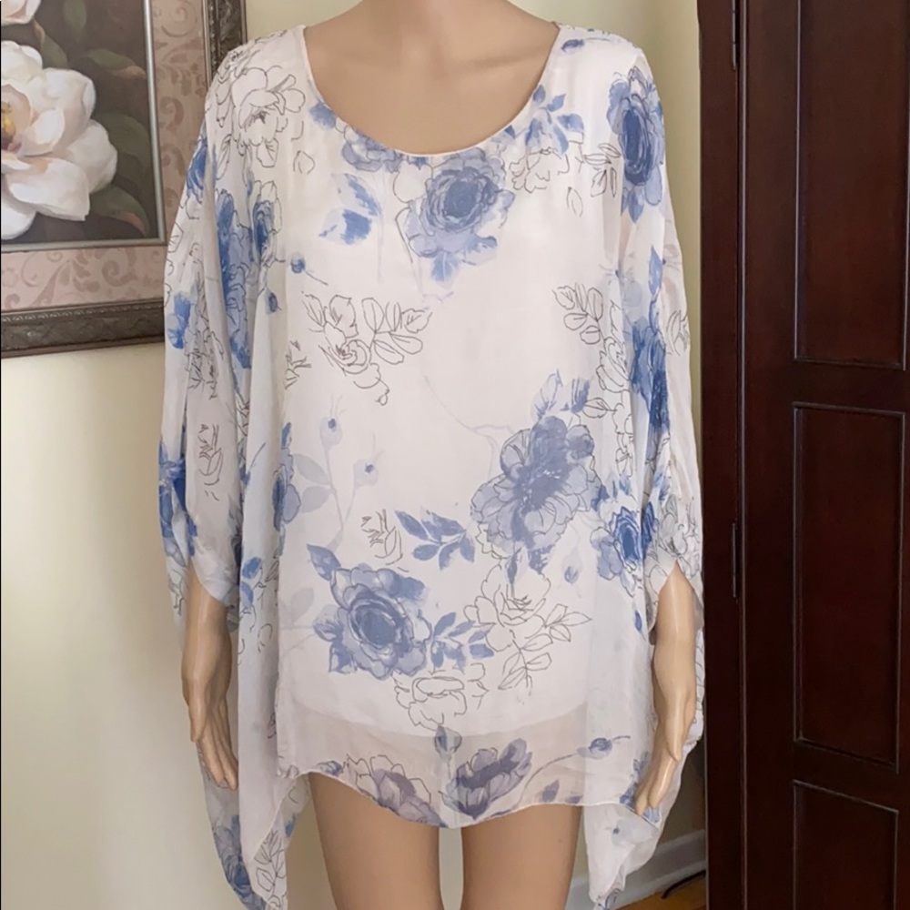 Dolce Ragazza sz M EUC silk top cream/blue